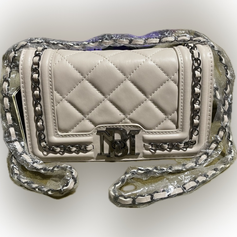 BADGLEY MISCHKA Small Crossbody With Frame and Chain On Cover Off White NWT - Picture 4 of 4